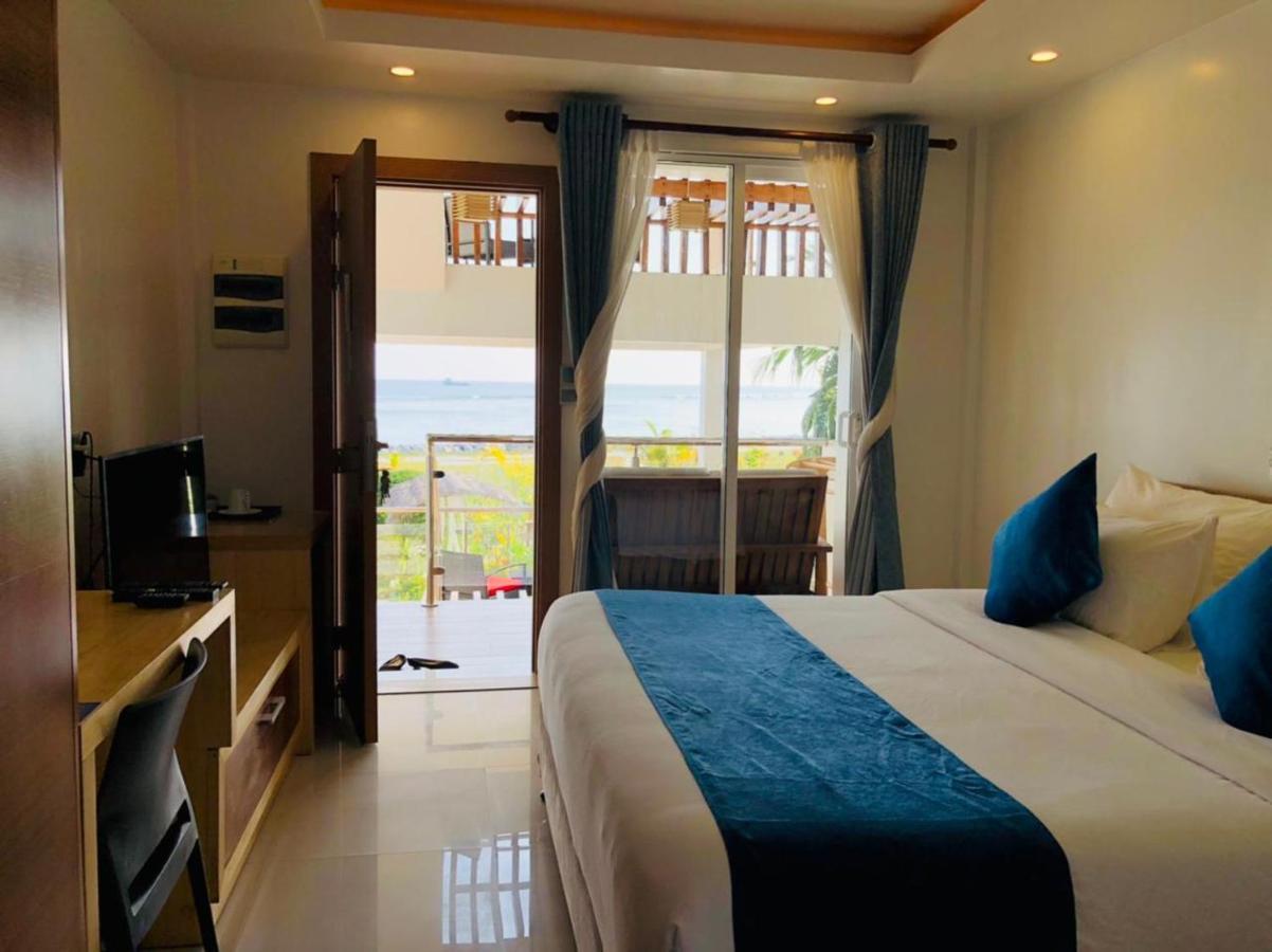 Reef Edge Thulusdhoo, Maldives Hotel Kültér fotó