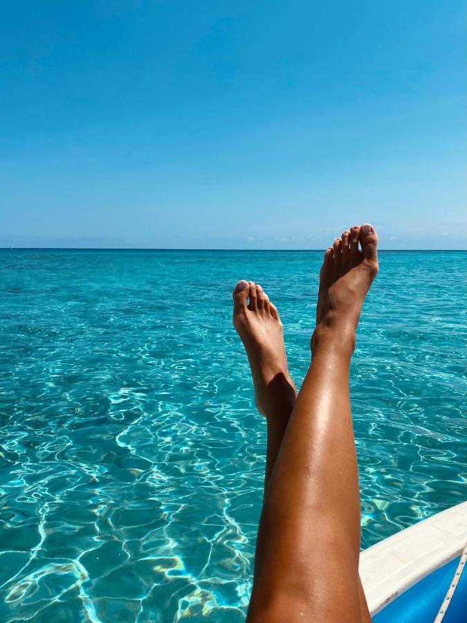Reef Edge Thulusdhoo, Maldives Hotel Kültér fotó