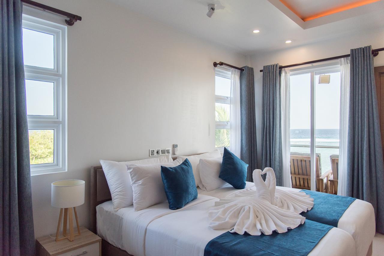 Reef Edge Thulusdhoo, Maldives Hotel Kültér fotó
