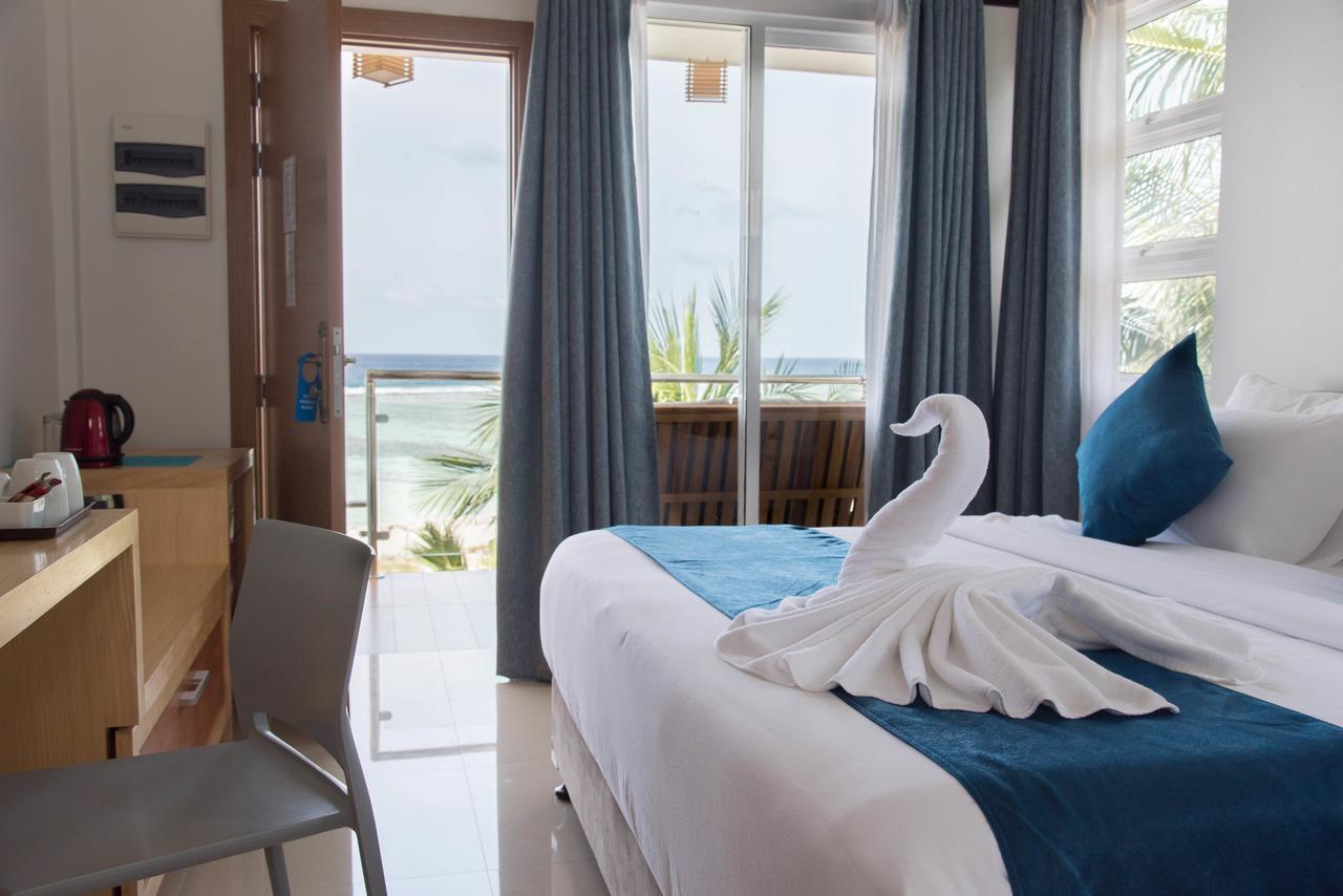 Reef Edge Thulusdhoo, Maldives Hotel Kültér fotó
