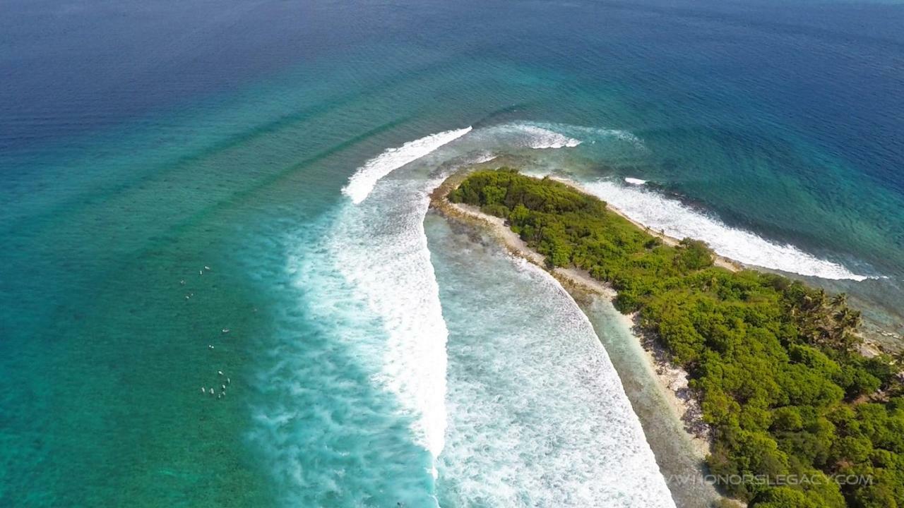 Reef Edge Thulusdhoo, Maldives Hotel Kültér fotó